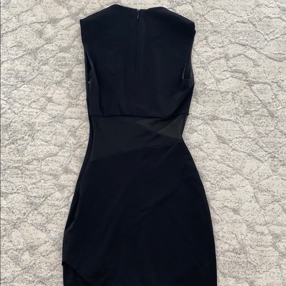 A dress - Picture 4 of 4